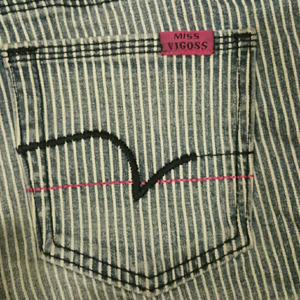 Shorts - Picture 6 of 7